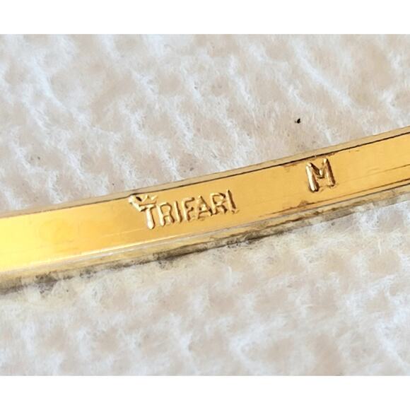 Crown Trifari  Diamond Cut Gold Bangle Bracelet Vintage - Picture 5 of 6